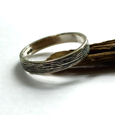 TEXTURED BAND RING